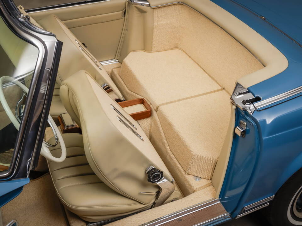 Image 25/38 of Mercedes-Benz 250 SL (1967)