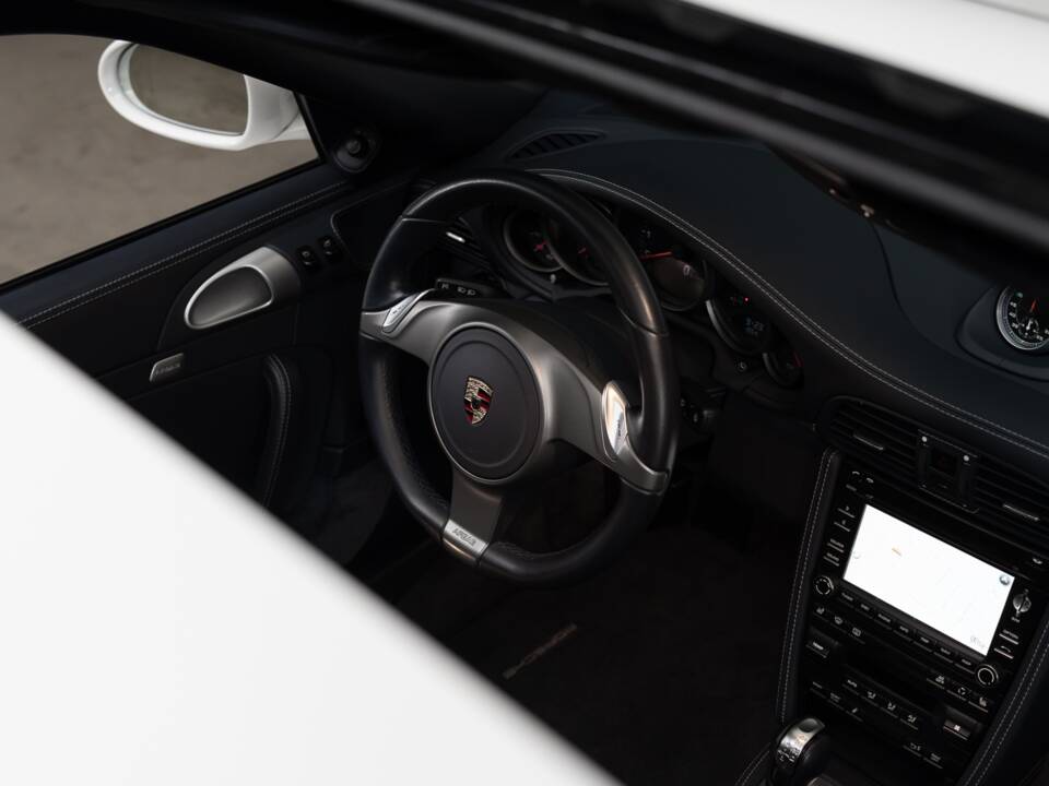 Image 13/40 of Porsche 911 Carrera 4 (2009)