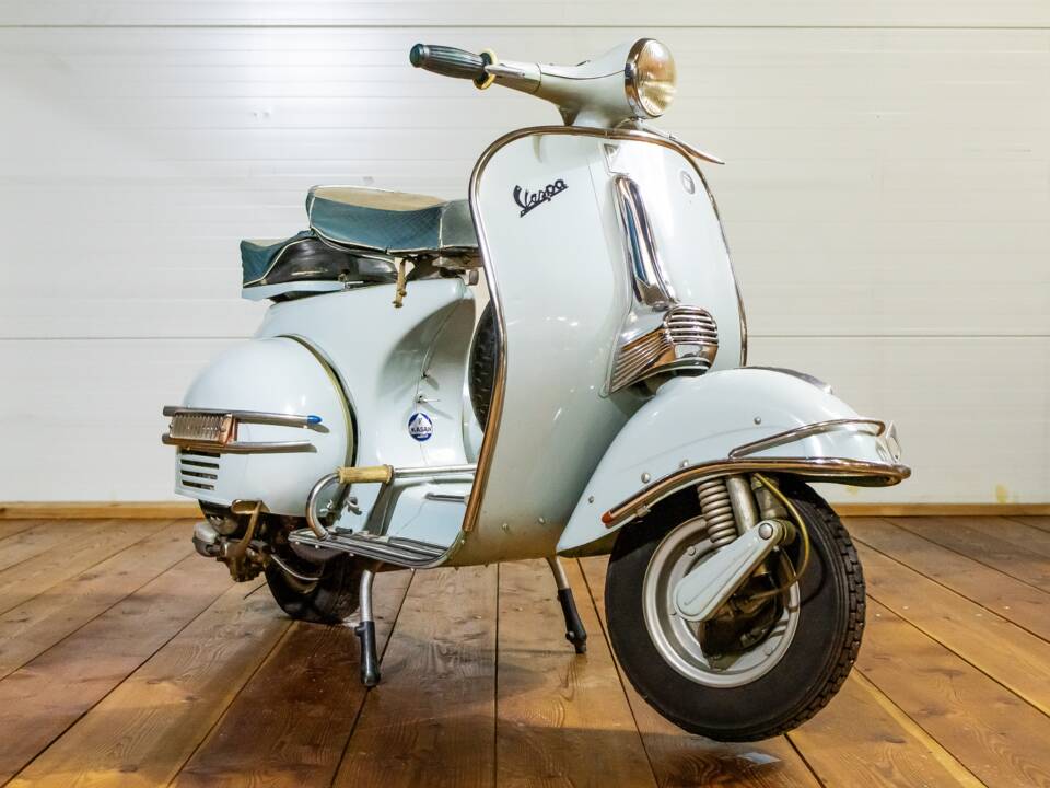 Image 2/14 de Piaggio Vespa 125 (1961)
