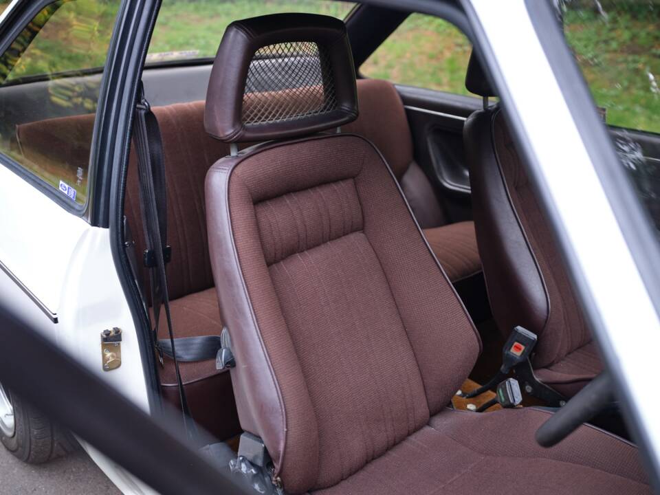 Afbeelding 35/50 van Ford Escort RS 2000 (1979)