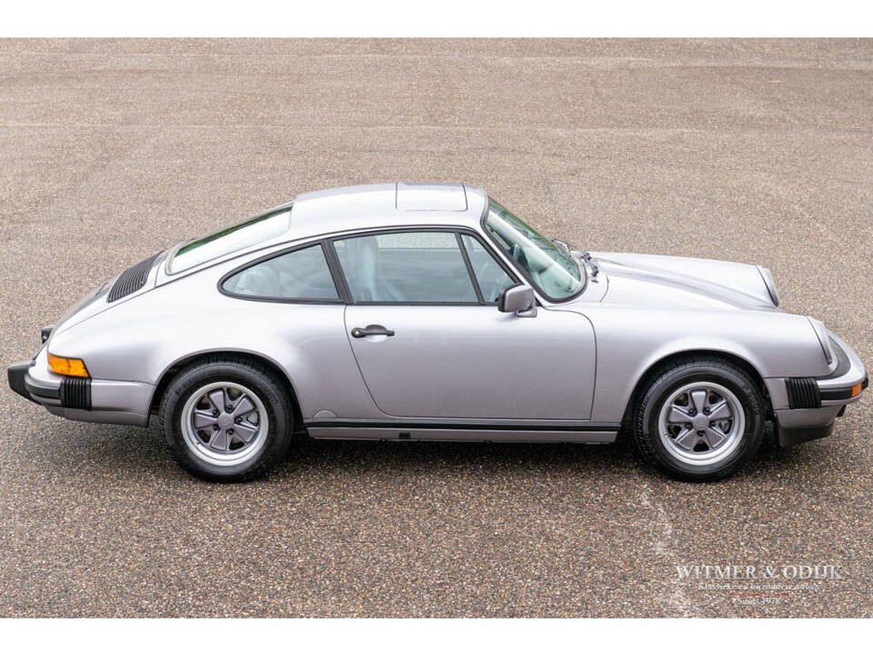 Image 11/32 de Porsche 911 Carrera 3.2 &quot;25 years 911&quot; (1988)