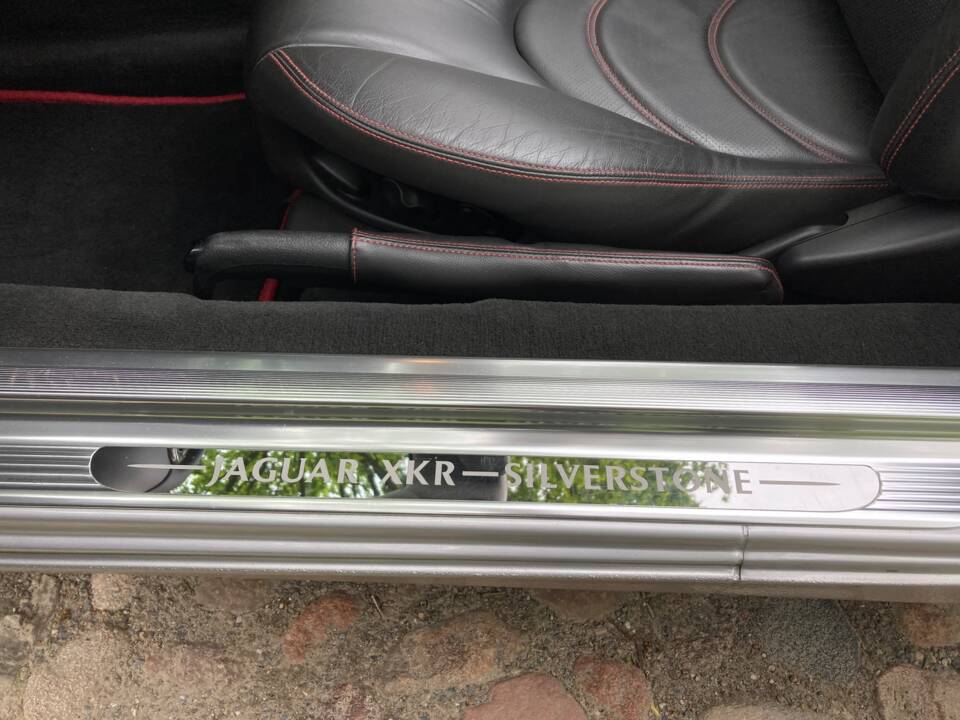 Bild 19/29 von Jaguar XKR (2000)