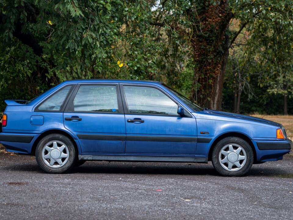 Immagine 2/50 di Volvo 440 Turbo (1992)