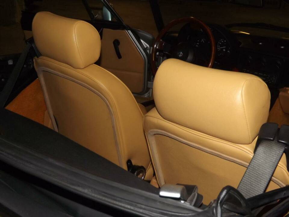 Bild 37/50 von Alfa Romeo 2.0 Spider (1992)