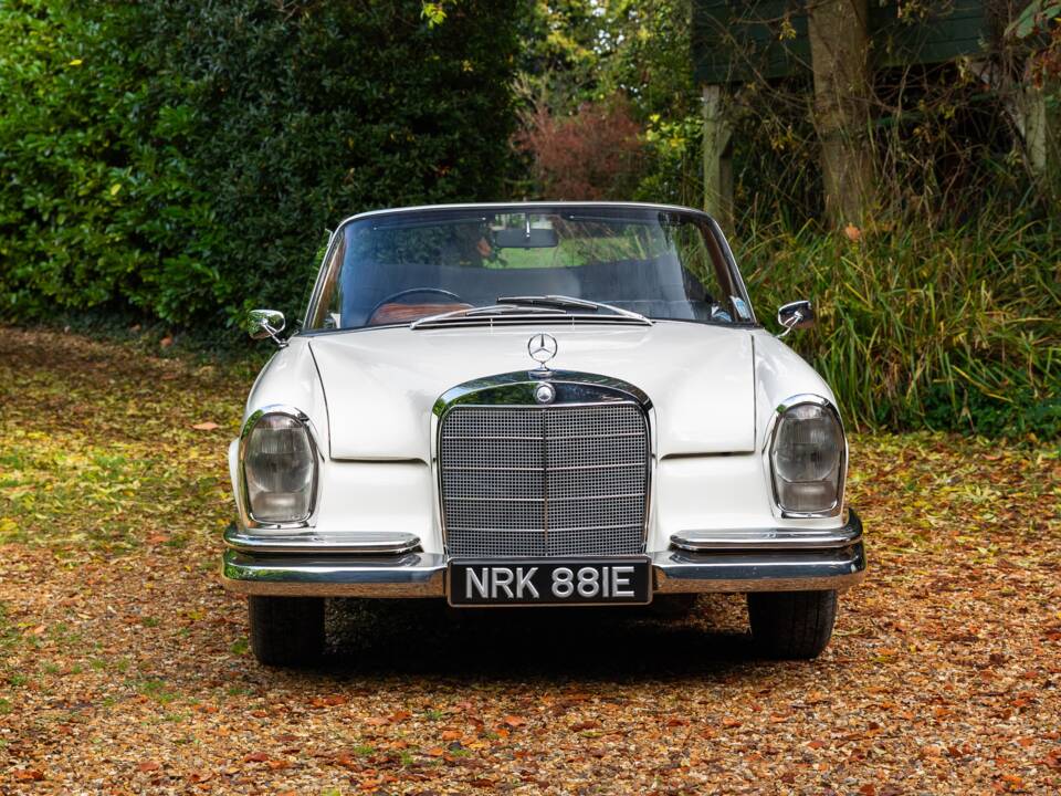 Image 6/46 de Mercedes-Benz 250 SE (1967)