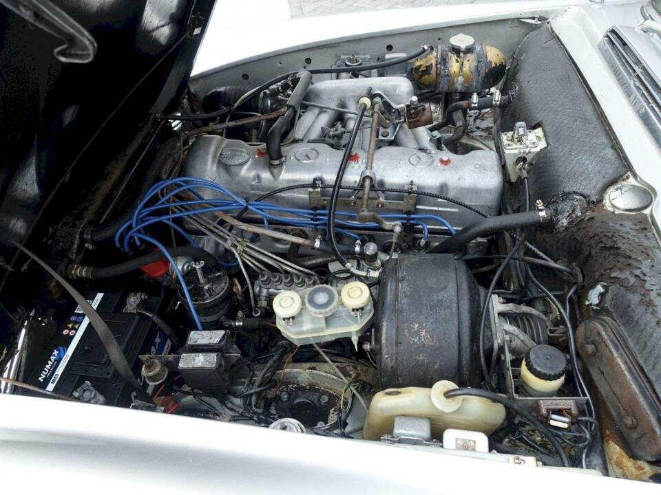 Image 26/36 of Mercedes-Benz 280 SL (1970)