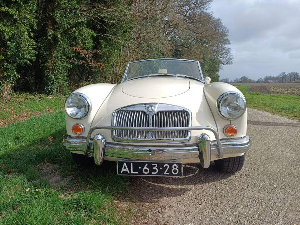 Image 1/6 of MG MGA 1600 (1961)