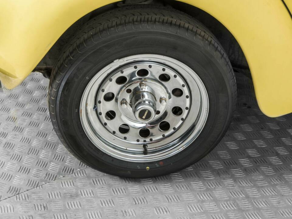 Immagine 22/50 di Volkswagen Käfer 1302 (1971)