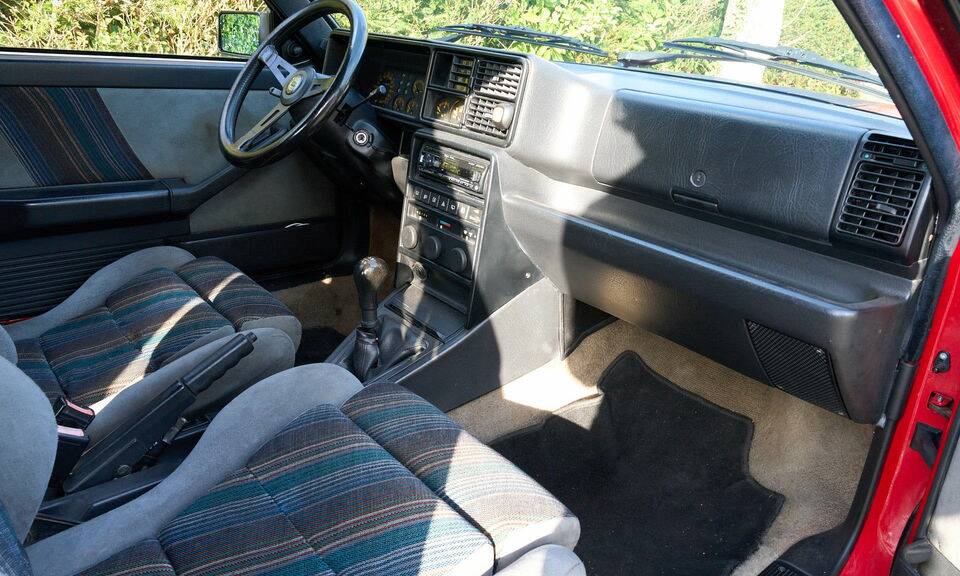 Imagen 2/8 de Lancia Delta HF Integrale 16V (1990)