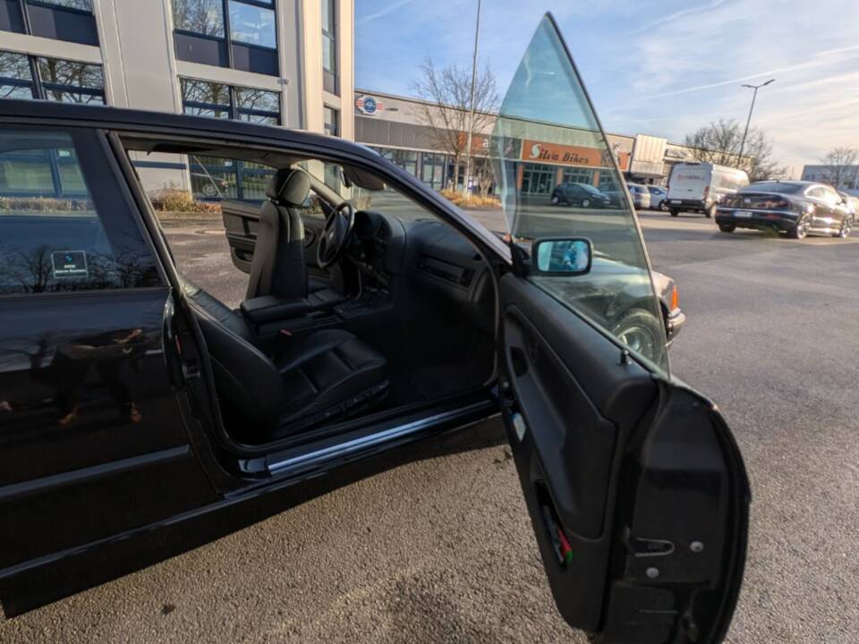 Immagine 13/72 di BMW 328i (1996)