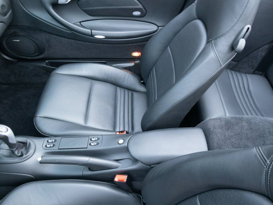 Image 36/50 of Porsche 911 Carrera 4S (2003)