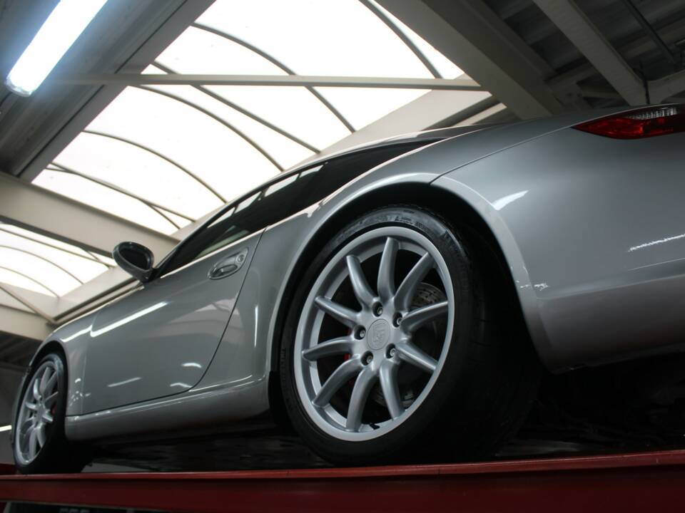 Image 12/50 of Porsche 911 Carrera S (2004)