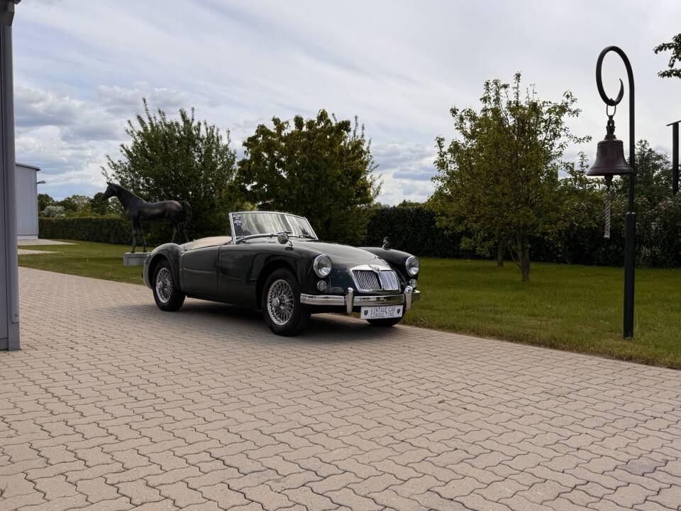 Image 78/79 of MG MGA 1600 (1961)