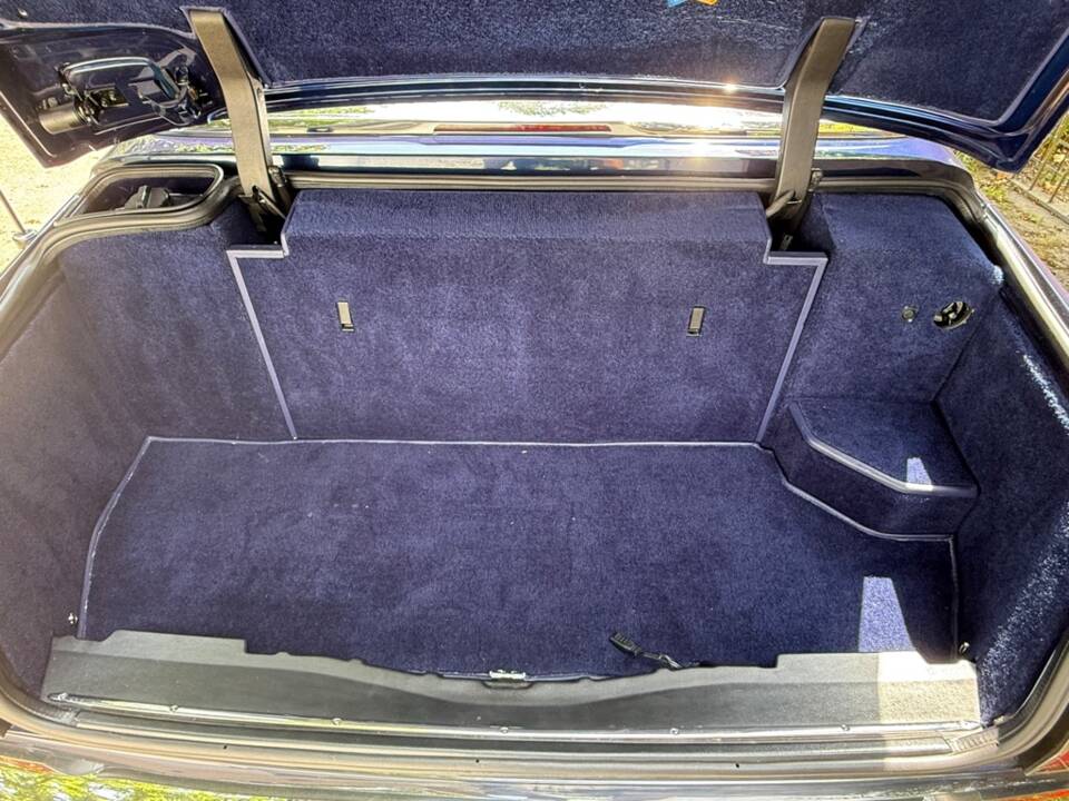 Image 31/32 of Bentley Azure (2003)