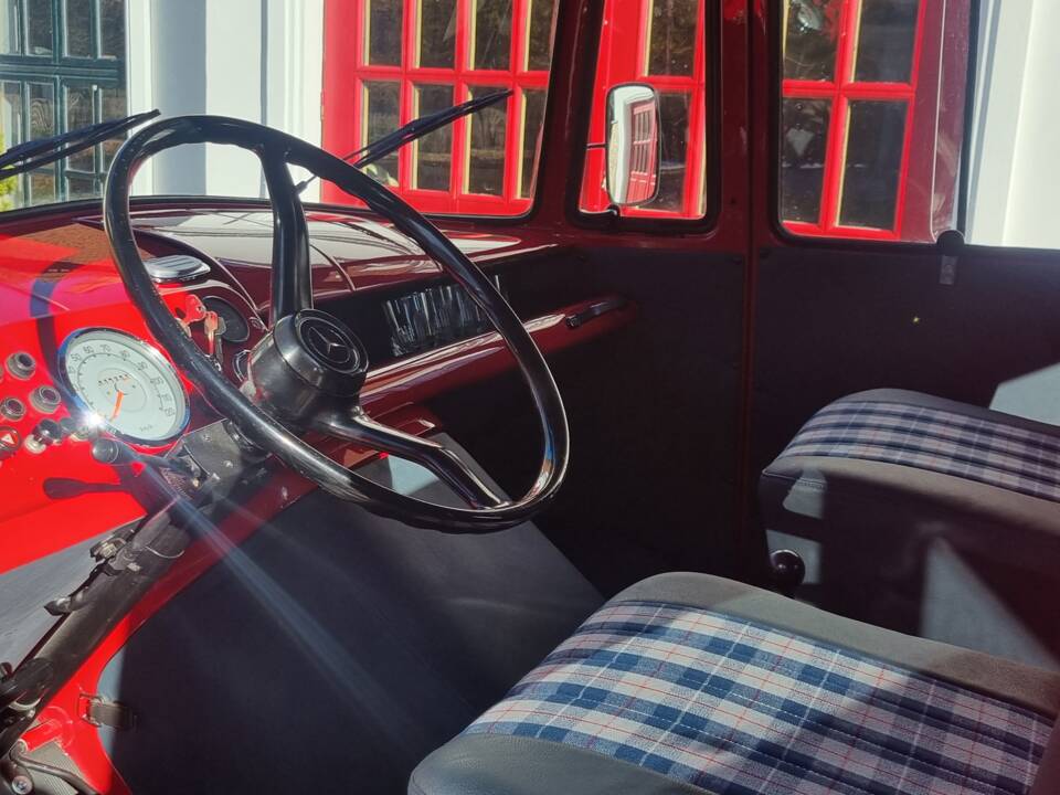 Afbeelding 32/55 van Mercedes-Benz L 319 D (1967)