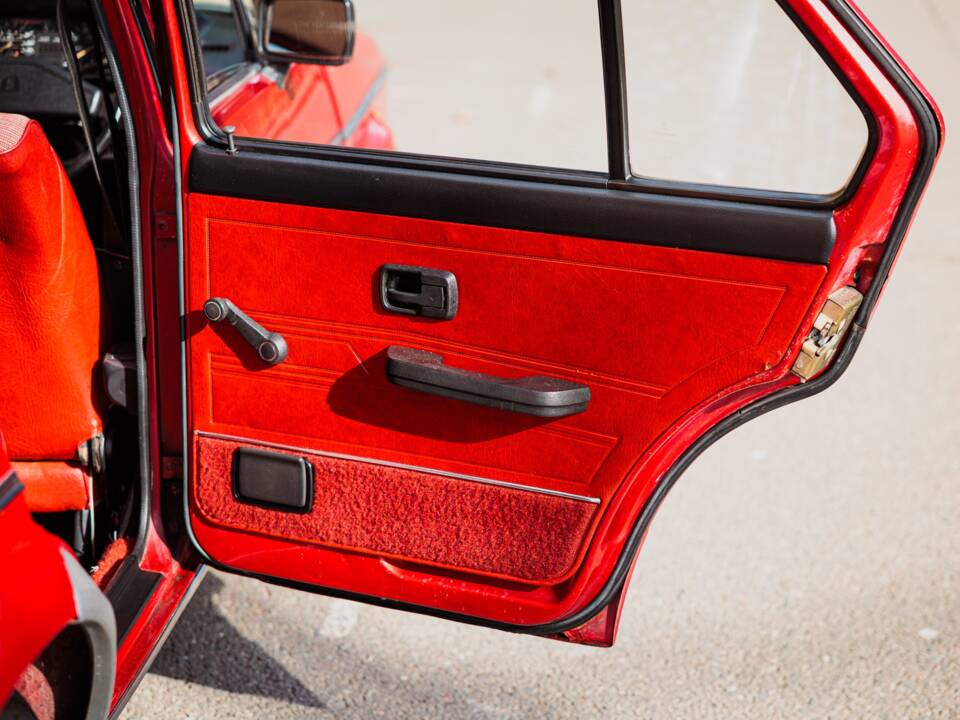 Immagine 32/50 di Volkswagen Golf I GL (1982)