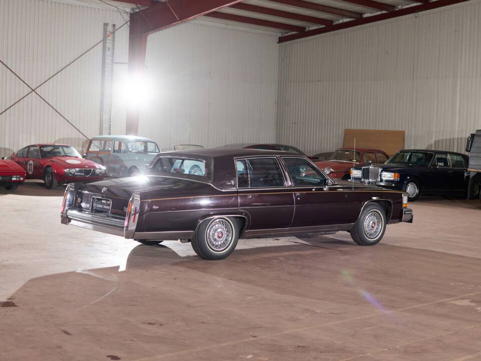 Image 9/58 of Cadillac Brougham Elegance (1988)
