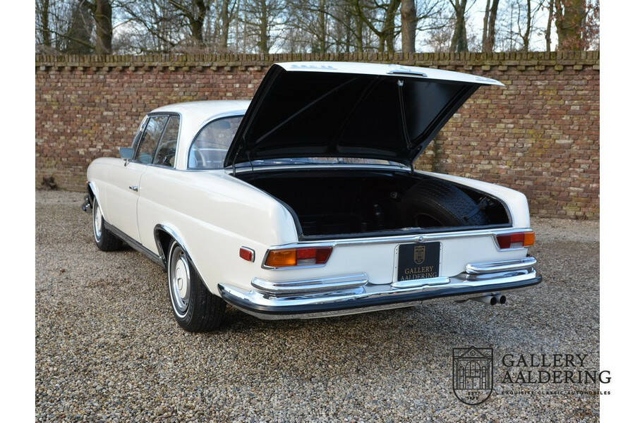 Image 34/50 of Mercedes-Benz 280 SE 3,5 (1971)