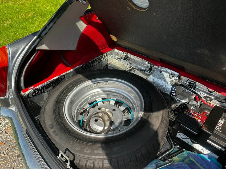 Image 28/38 of MG MGB GT V8 (1974)