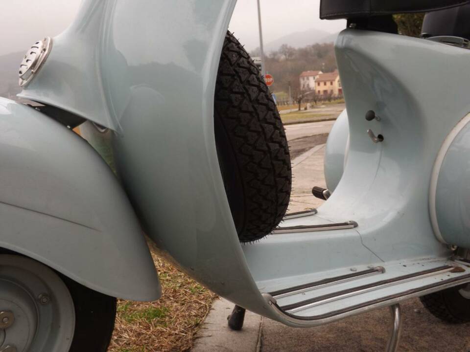 Image 13/50 de Piaggio Vespa 125 (1961)