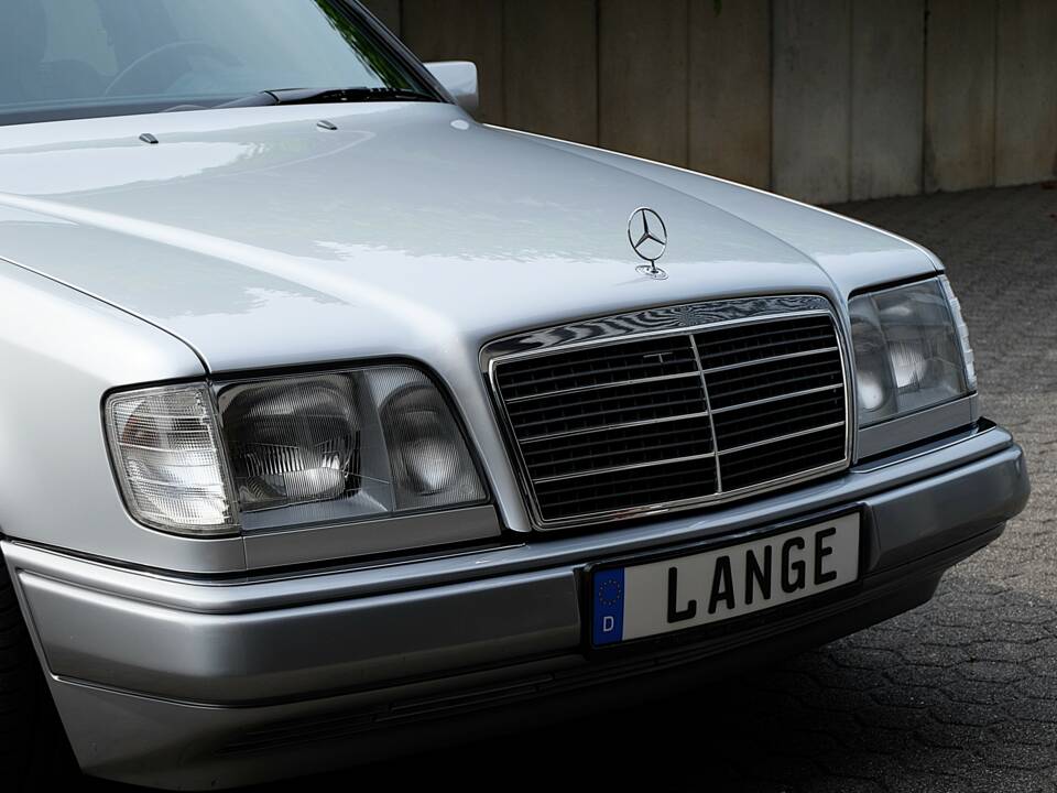 Image 13/75 of Mercedes-Benz E 280 T (1994)