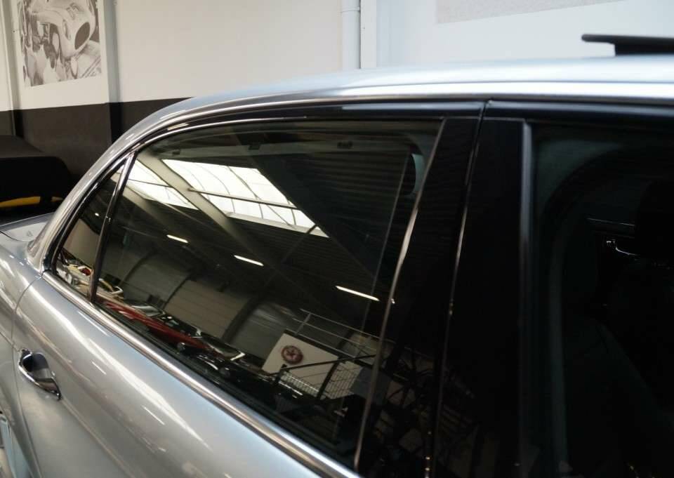 Image 27/50 of Jaguar XJ 8 4.2 (2007)