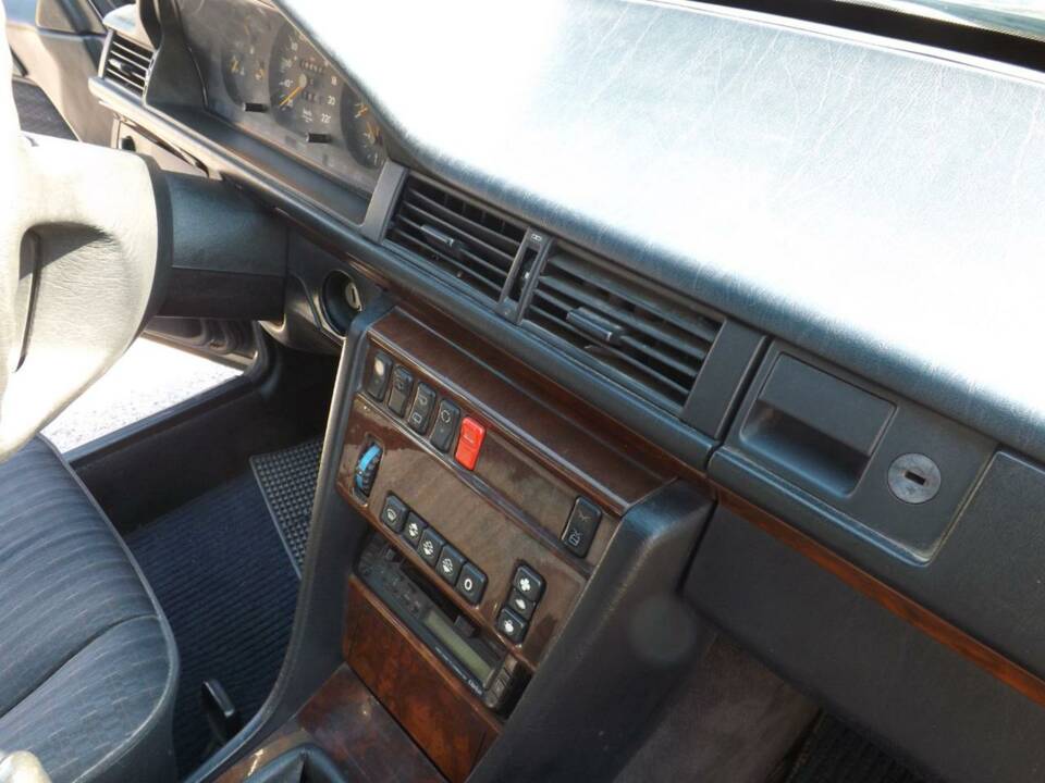 Image 49/50 of Mercedes-Benz 250 TD Turbo (1992)