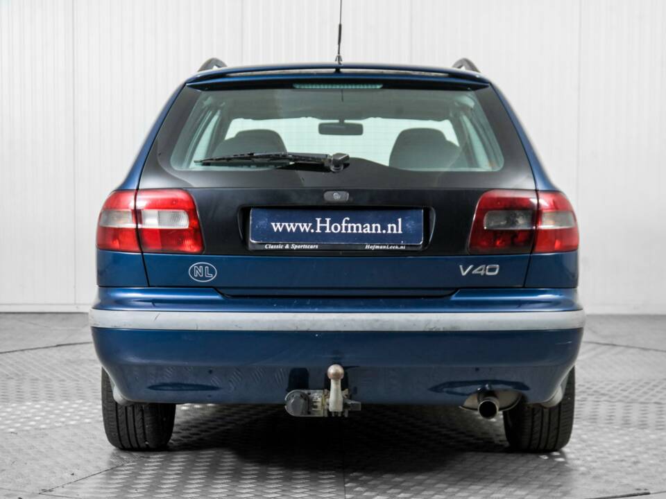 Image 13/29 of Volvo V40 2.0 16V (1999)