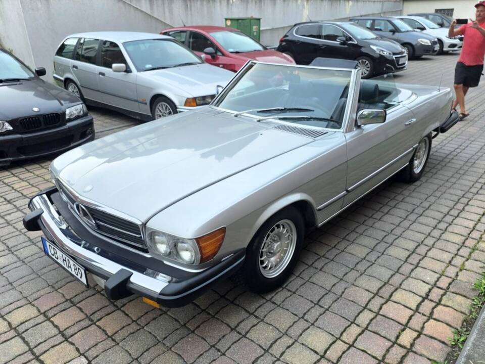 Image 6/8 de Mercedes-Benz 380 SL (1981)