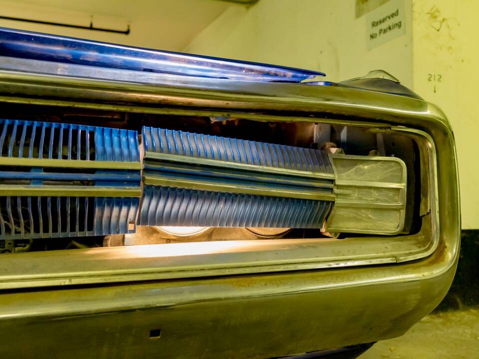 Image 21/50 of Chrysler 300 L (1970)