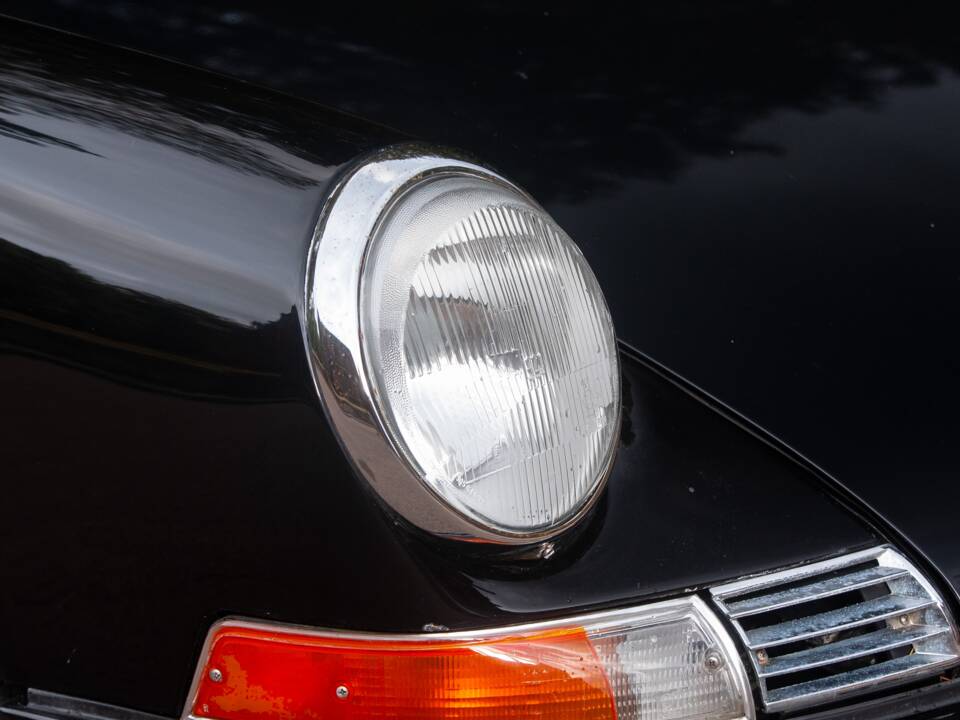 Bild 9/50 von Porsche 911 Carrera 3.2 (1988)