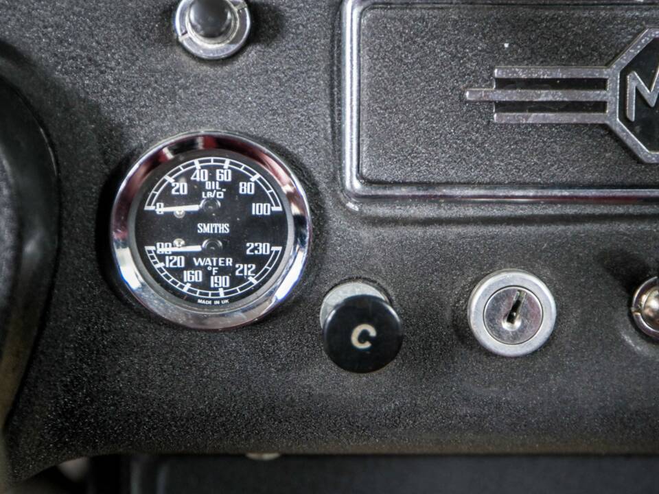 Image 21/50 de MG MGB GT (1966)