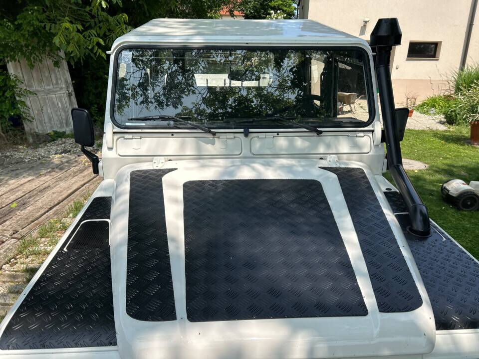 Bild 35/46 von Land Rover Defender 130 Double Cab (1998)