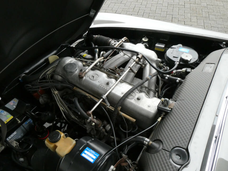 Afbeelding 18/23 van Mercedes-Benz 230 SL (1965)