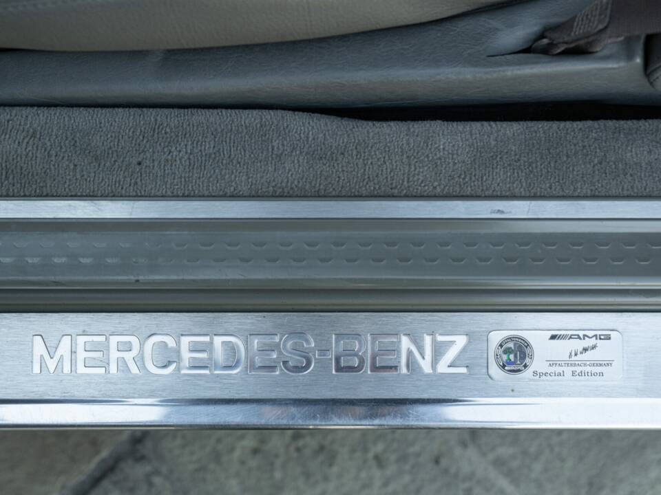 Image 48/50 of Mercedes-Benz SL 320 (1997)