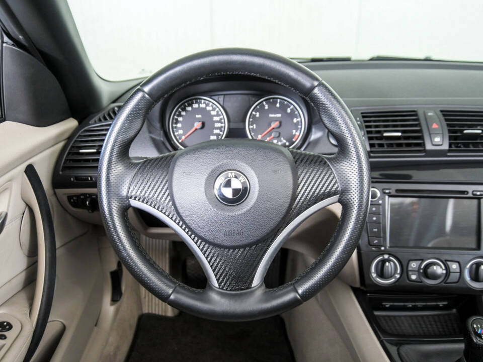 Image 8/50 of BMW 125i (2008)