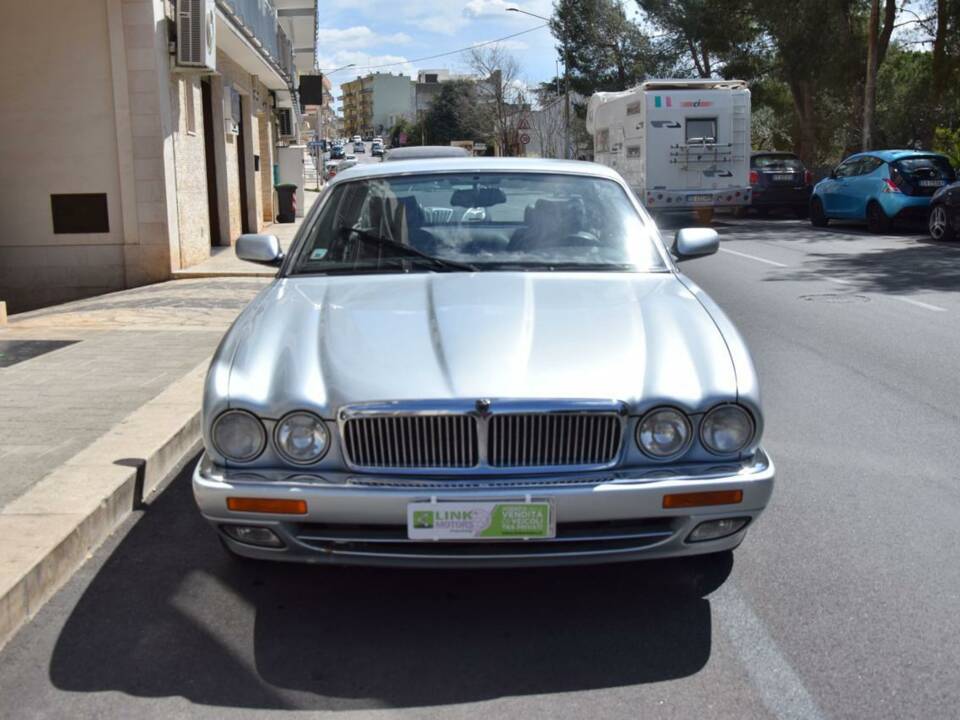Image 11/33 of Jaguar XJ6 3.2 Executive (1995)