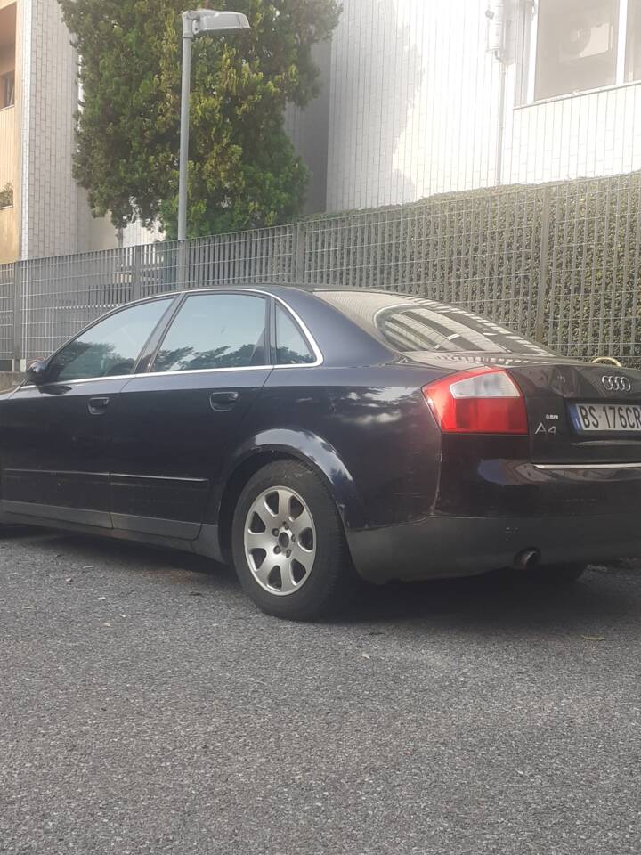 Bild 2/7 von Audi A4 2.0 (2001)