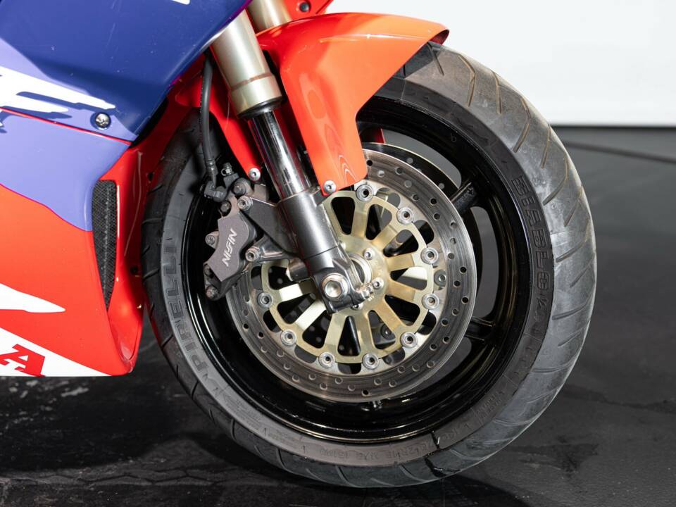 Image 40/42 de Honda RVF 750 (1994)