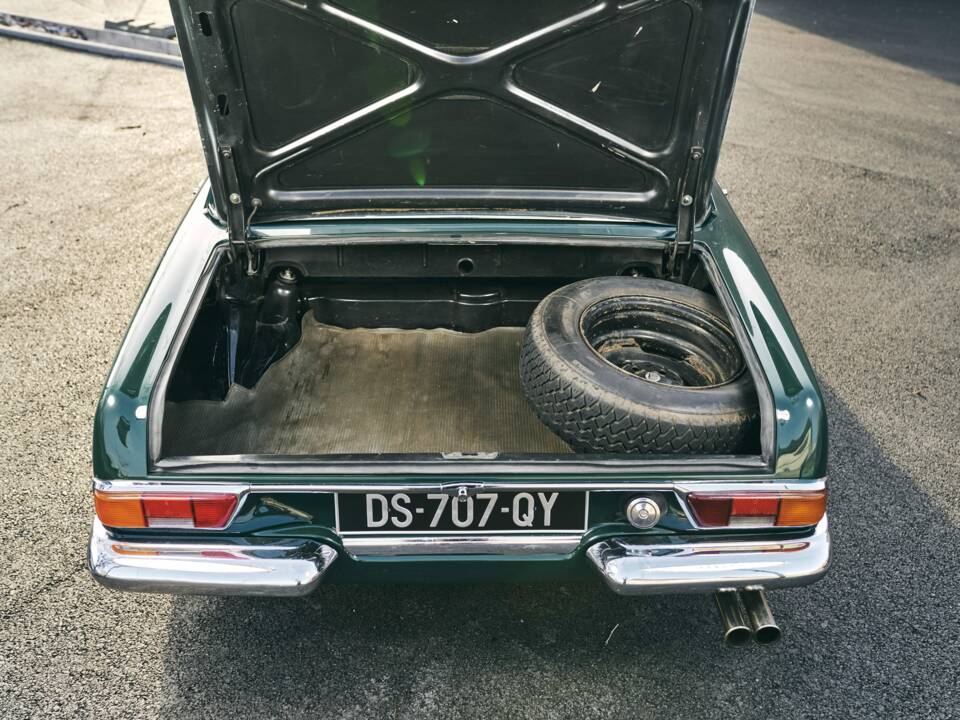 Image 25/53 of Mercedes-Benz 280 SL (1968)