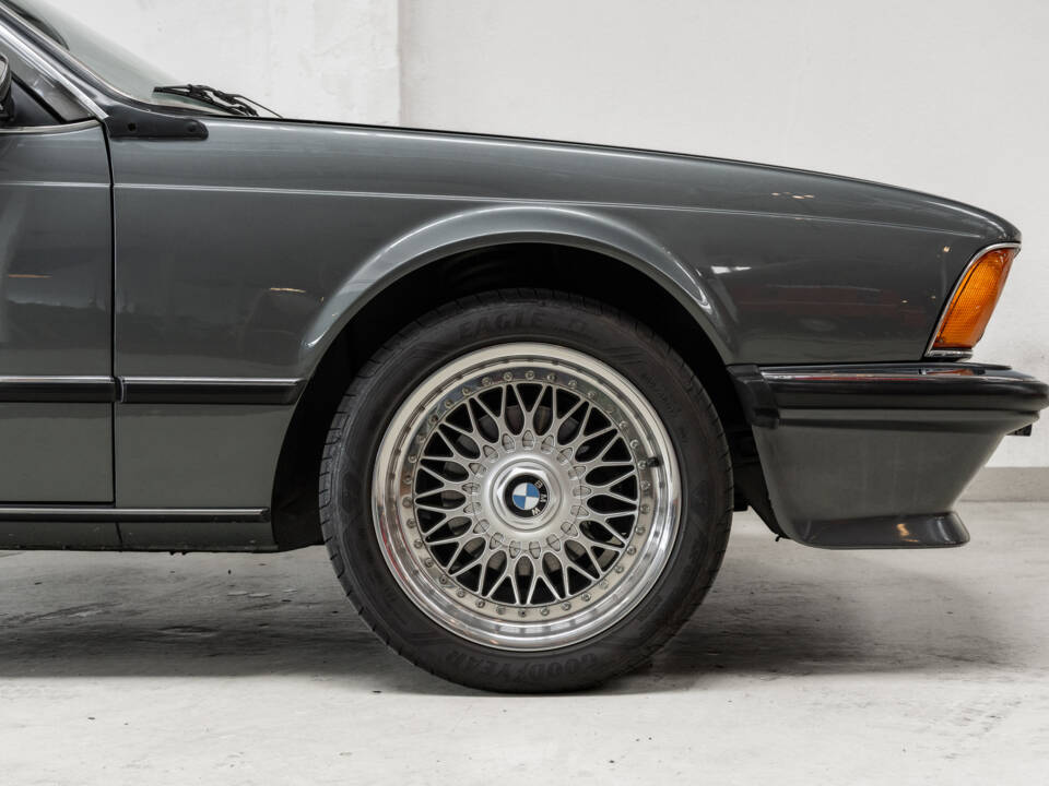 Immagine 23/32 di BMW 635 CSi (1985)
