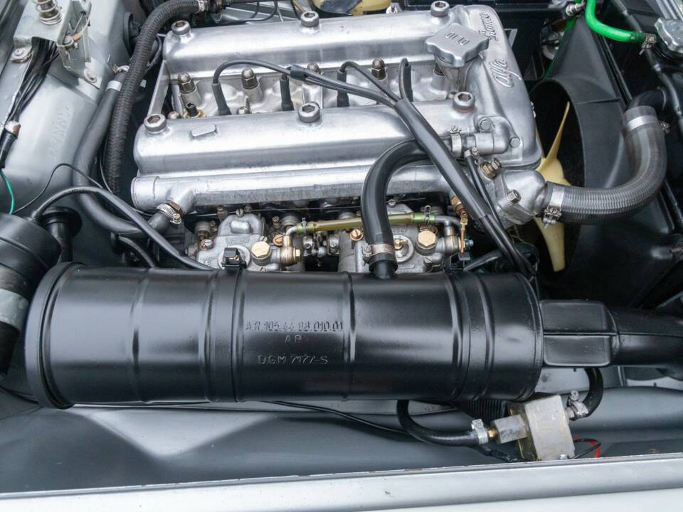 Image 43/50 de Alfa Romeo Giulia GT 1300 Junior (1972)