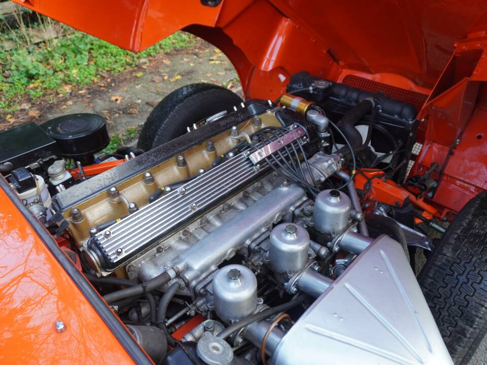 Image 14/18 de Jaguar E-Type (1968)