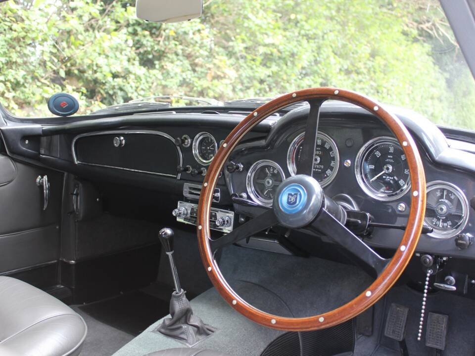 Image 8/19 of Aston Martin DB 4 (1961)