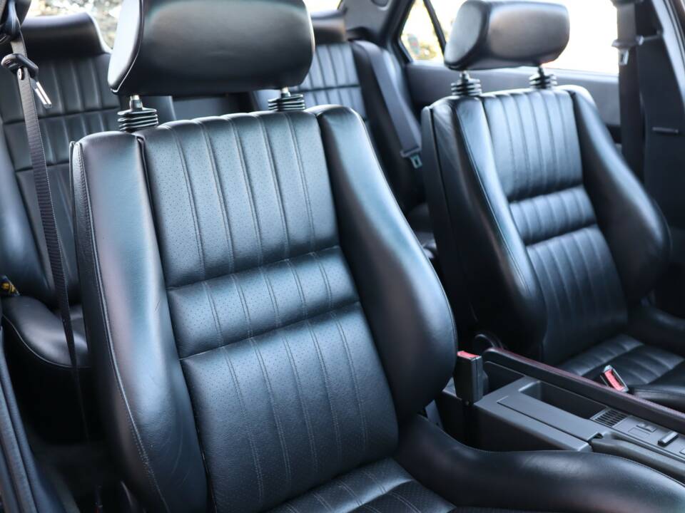 Imagen 17/50 de Alfa Romeo 164 3.0 V6 Quadrifoglio (1991)