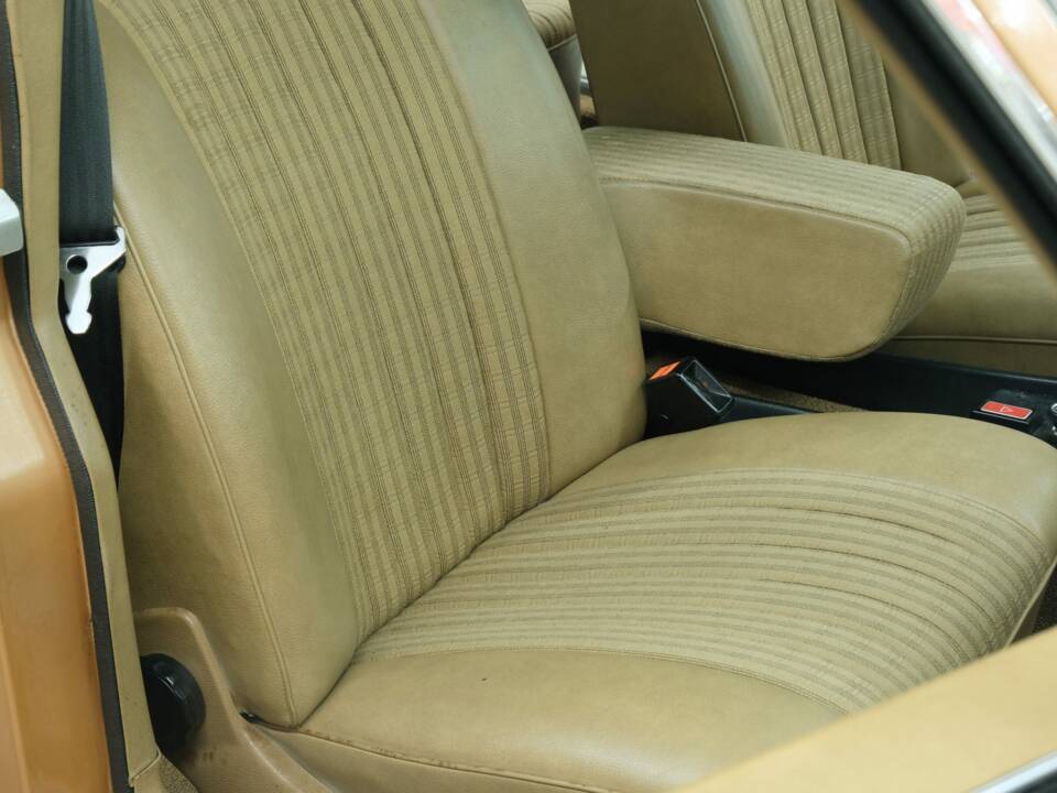Image 37/50 de Mercedes-Benz 350 SE (1973)
