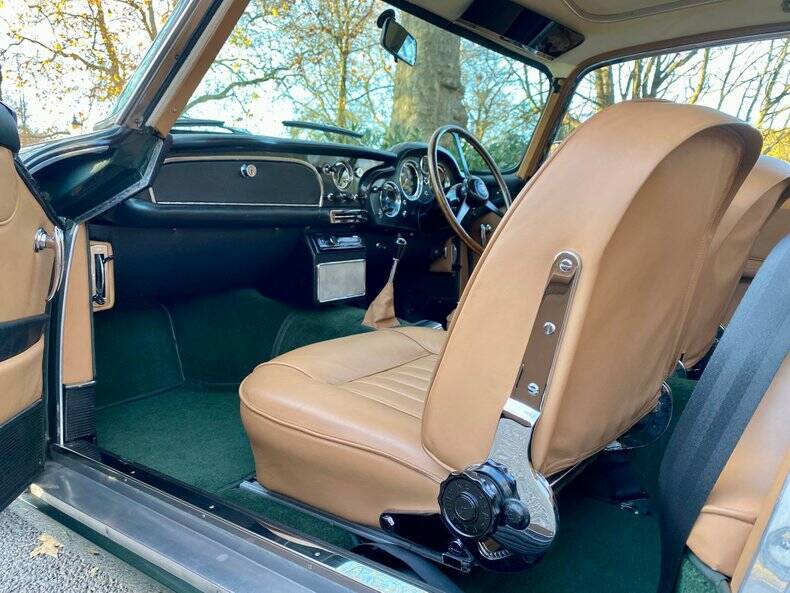 Immagine 7/50 di Aston Martin DB 4 (1963)