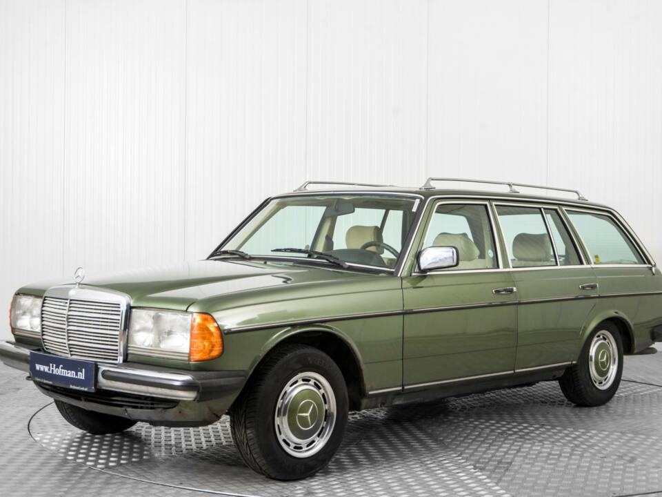 Bild 1/50 von Mercedes-Benz 200 T (1982)