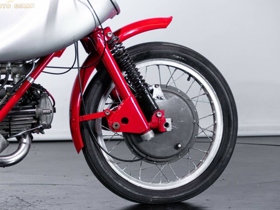 Image 24/50 of Moto Guzzi DUMMY (1948)