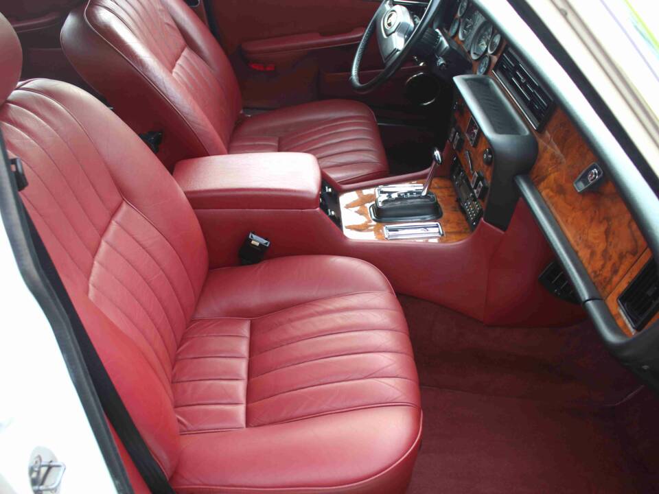 Bild 43/68 von Jaguar XJ 6 4.2 (1985)